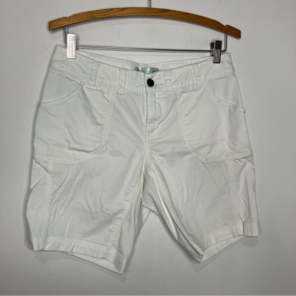 Aventura white Bermuda Shorts organic Cotton women's size 4 casual neutral
